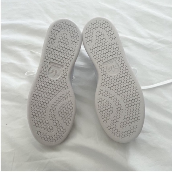 NWT Adidas Stan Smith Sneakers, Cloud White and Collegiate Navy, Size 6 - Picture 6 of 8